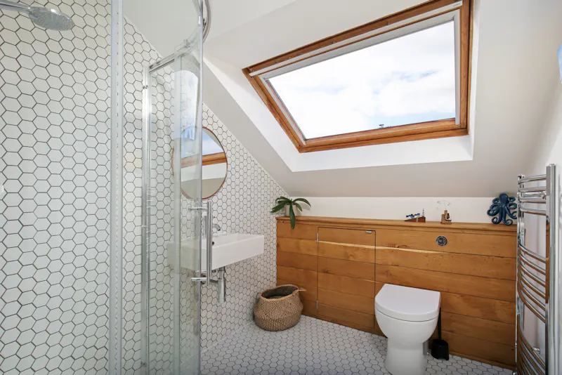 Bathroom at Contemporary Bristol home, B1837 (photo 23)