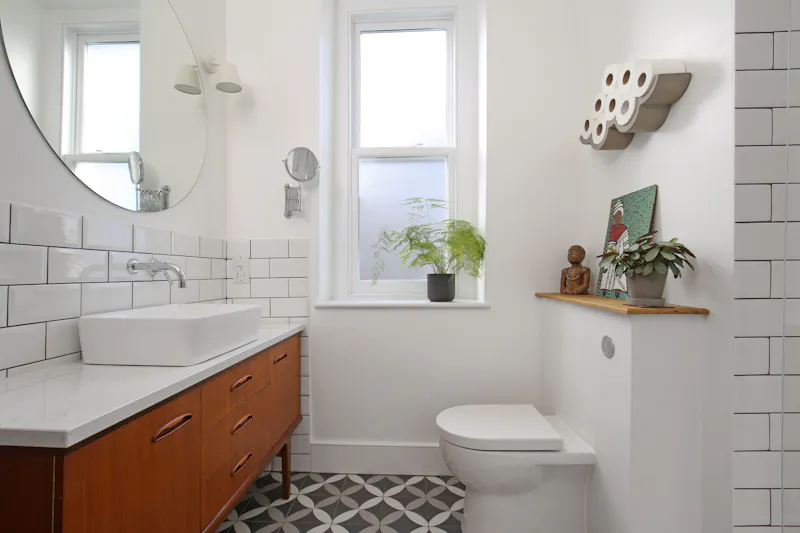 Bathroom at Contemporary Bristol home, B1837 (photo 18)