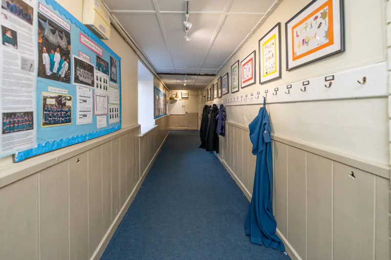 Corridor at Cathedral School in Salisbury, J222 (photo 8)