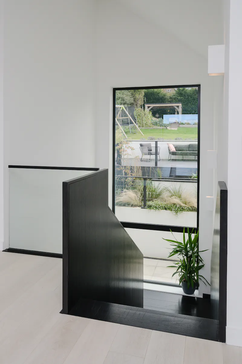 Haslemere modern house, D2590 (photo 37)