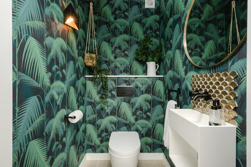 Bathroom at Haslemere modern house, D2590 (photo 55)