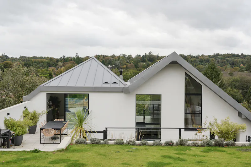 Garden at Haslemere modern house, D2590 (photo 69)