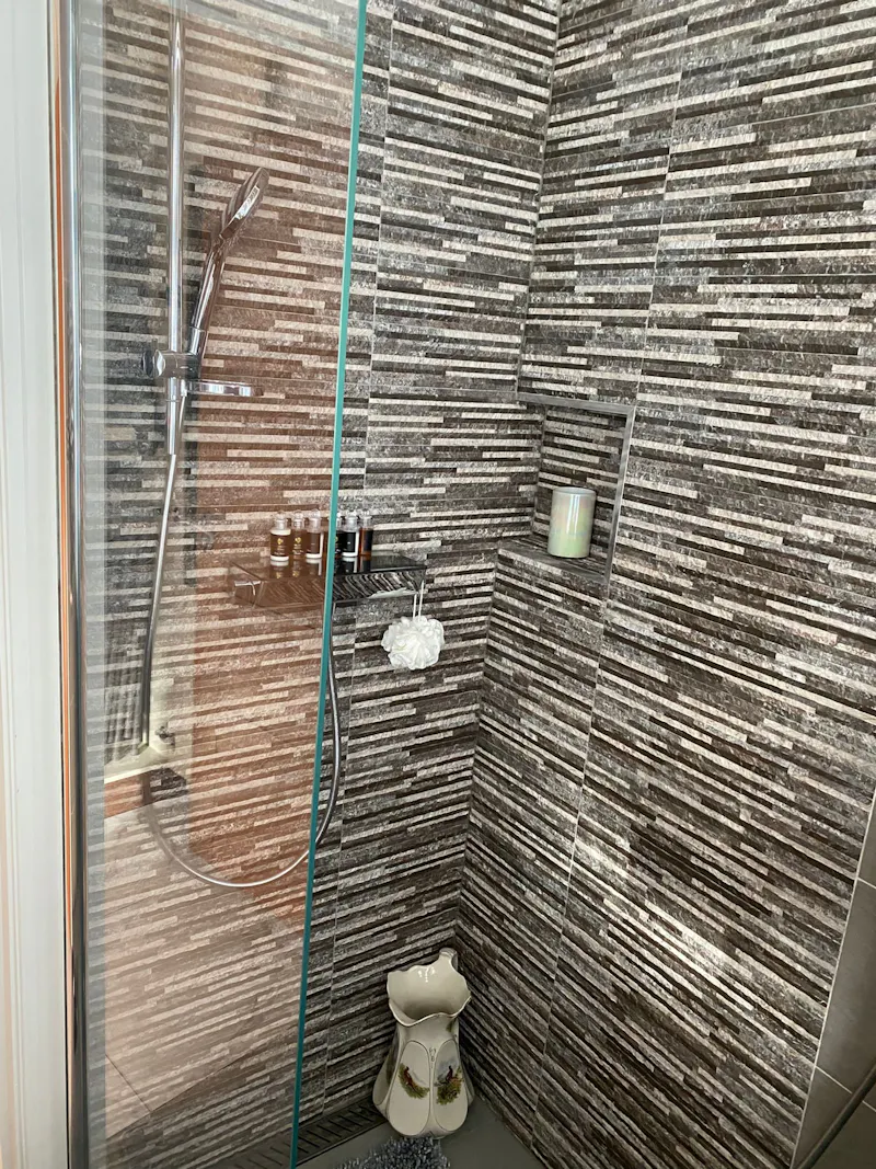 Shower at Large semi in Wembley , B1956 (photo 34)
