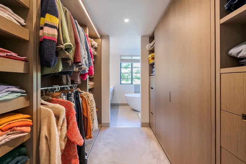Dressing room at Luxe Edwardian home Wandsworth, E494 (photo 18)