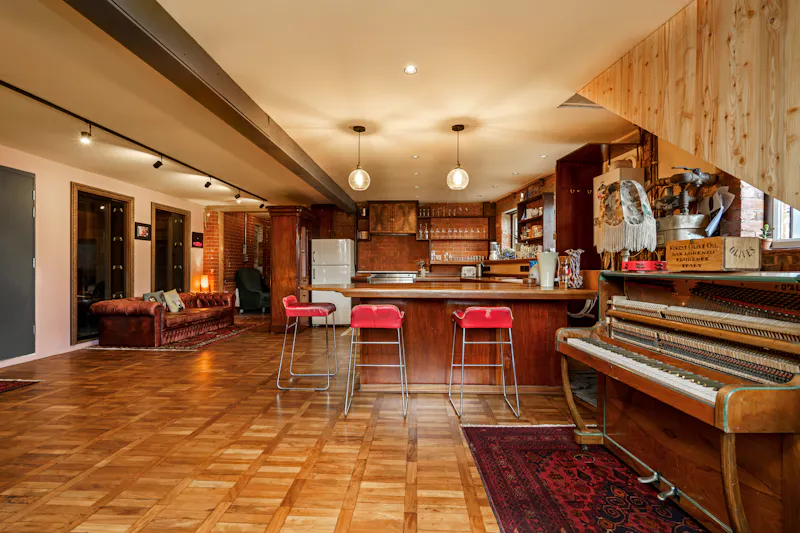 Piano at Converted Hackney church , F899 (photo 11)