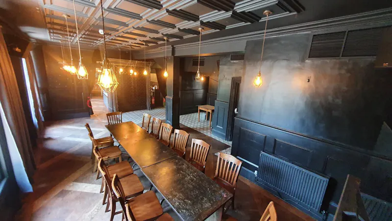 Holloway Road Victorian pub, R807 (photo 10)
