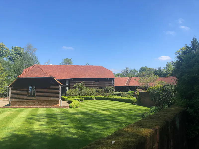 Garden at Contemporary Pirbright barn, L551 (photo 22)