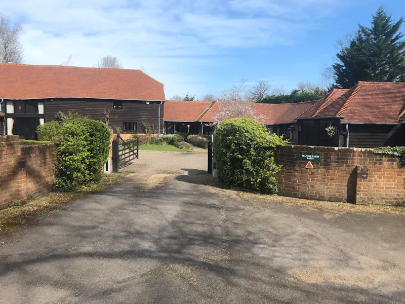 Driveway at Contemporary Pirbright barn, L551 (photo 1)