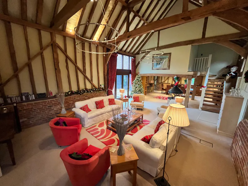 Sitting room at Contemporary Pirbright barn, L551 (photo 2)