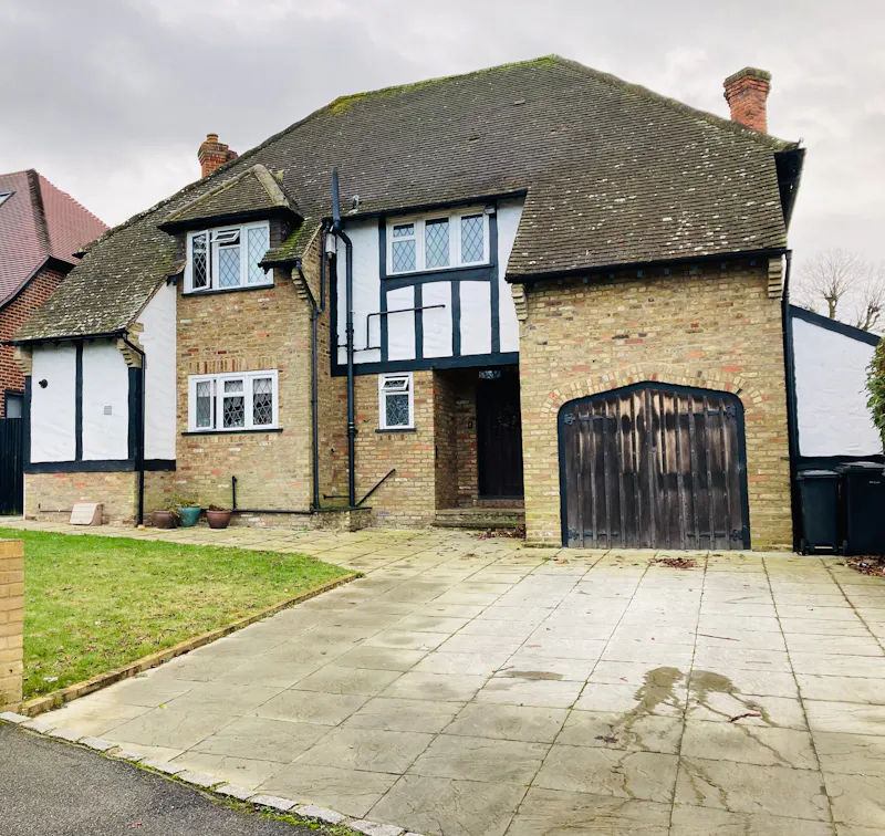 Driveway at Arts & Crafts home in Croydon, D2600 (photo 55)