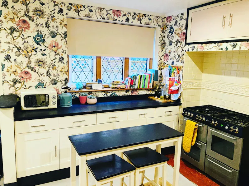 Arts & Crafts home in Croydon, D2600 (photo 3)