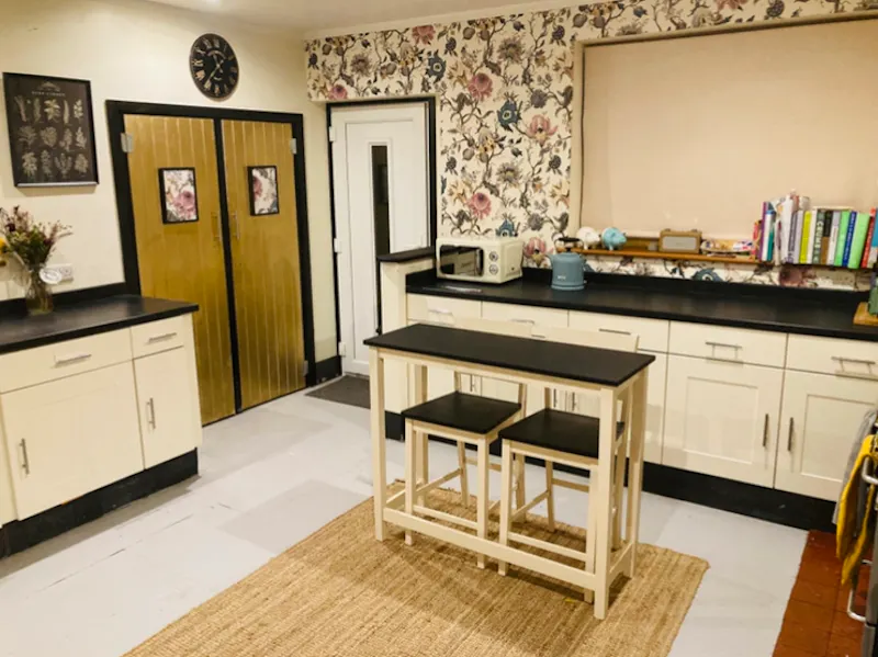 Kitchen at Arts & Crafts home in Croydon, D2600 (photo 2)