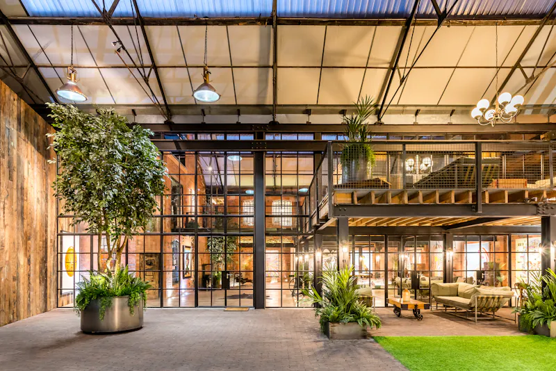 Courtyard at Funky warehouse in Birmingham, D2599 (photo 1)