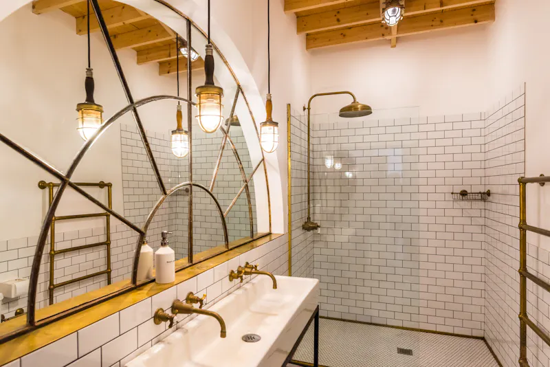 Bathroom at Funky warehouse in Birmingham, D2599 (photo 11)