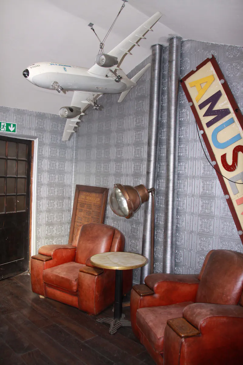 Wallpaper at Industrial Dalston studio, N414 (photo 13)