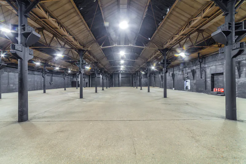 Beams at WW2 warehouse in Erith , N510 (photo 4)