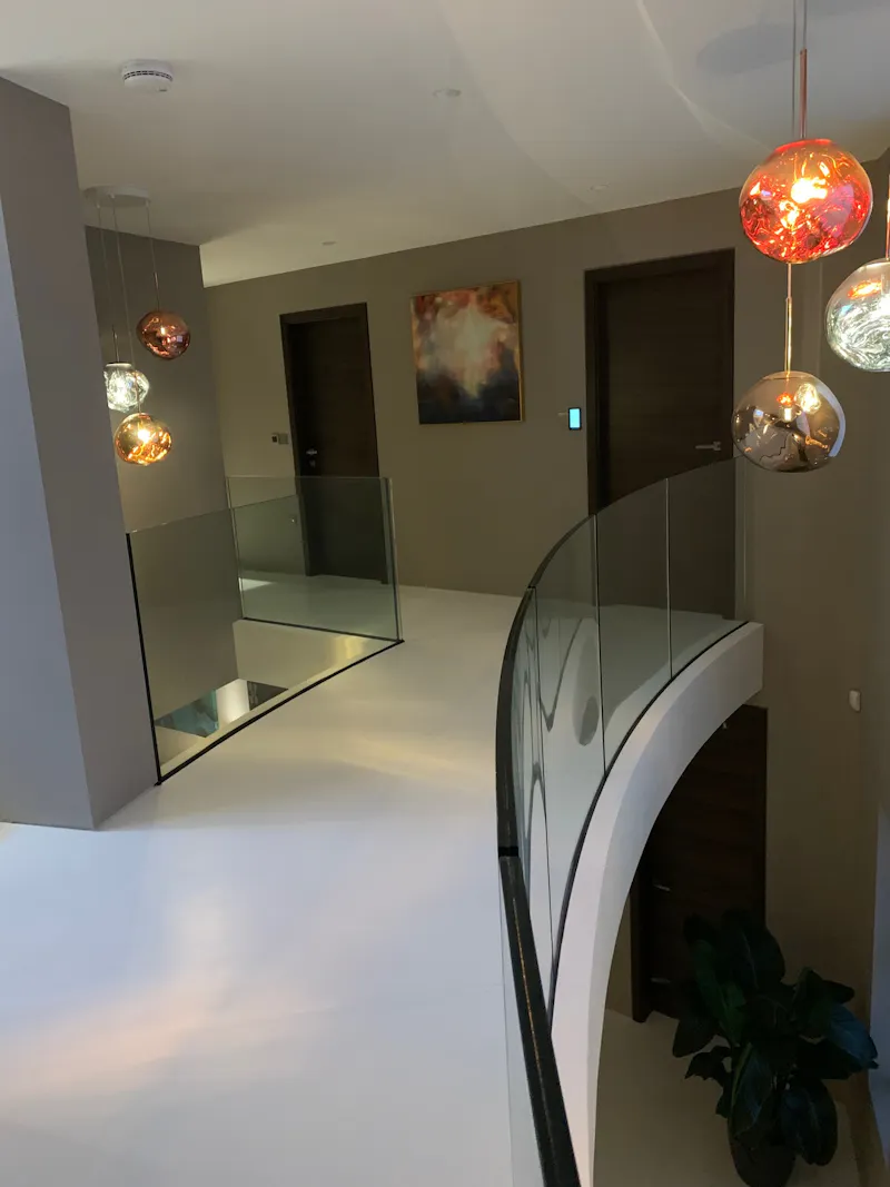 Landing at Neutral pool house in Beckenham, D2602 (photo 18)