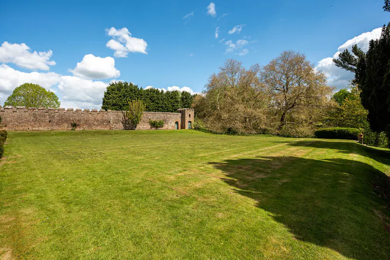 1500's estate near Bristol, M351 (photo 13)