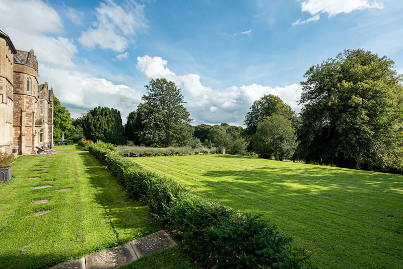 Garden at 1500's estate near Bristol, M351 (photo 14)