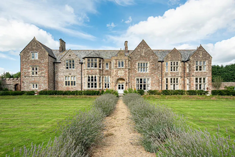 1500's estate near Bristol, M351 (photo 1)