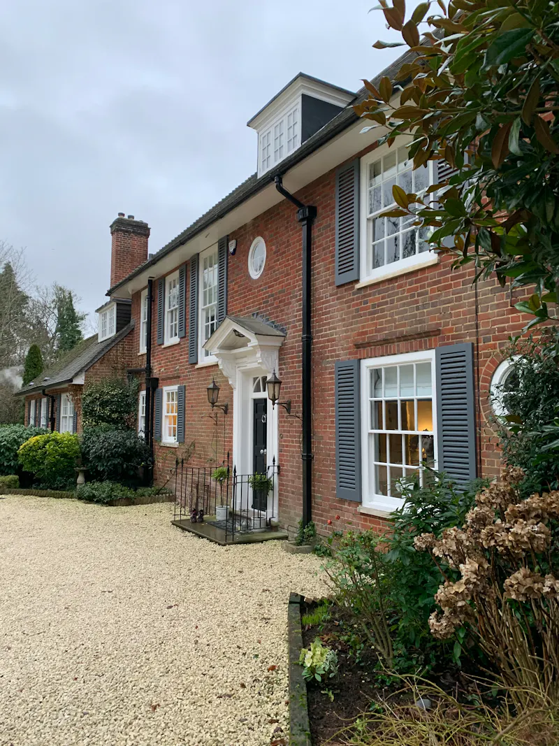 Large red brick home in Newbury, B1972 (photo 60)