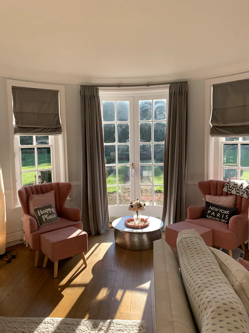 Sitting room at Large red brick home in Newbury, B1972 (photo 25)