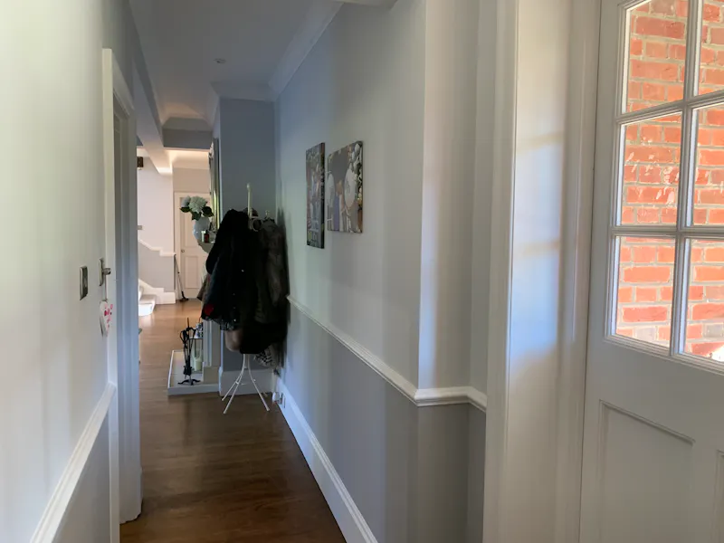 Corridor at Large red brick home in Newbury, B1972 (photo 37)