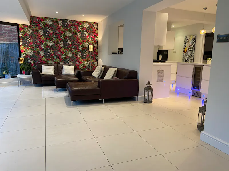 Open plan at Large detached home Reigate, D2607 (photo 3)