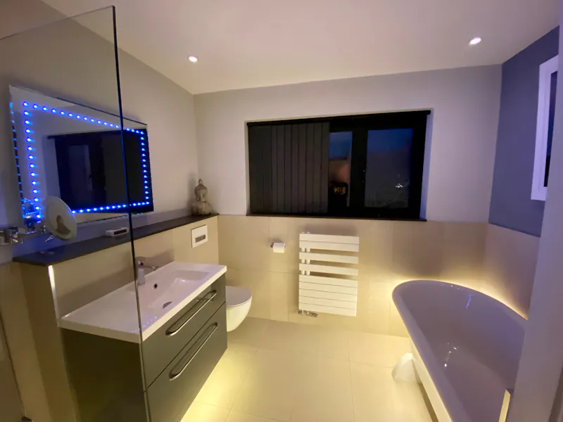 Bathroom at Large detached home Reigate, D2607 (photo 12)
