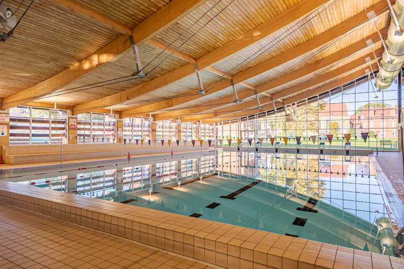 Swimming pool - indoor at College in Bishops Stortford, J223 (photo 31)