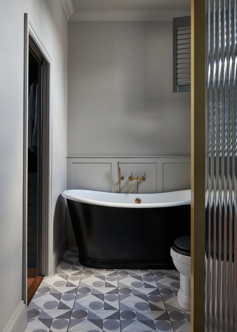Bath - rolltop at East Dulwich Victorian semi, B1966 (photo 11)