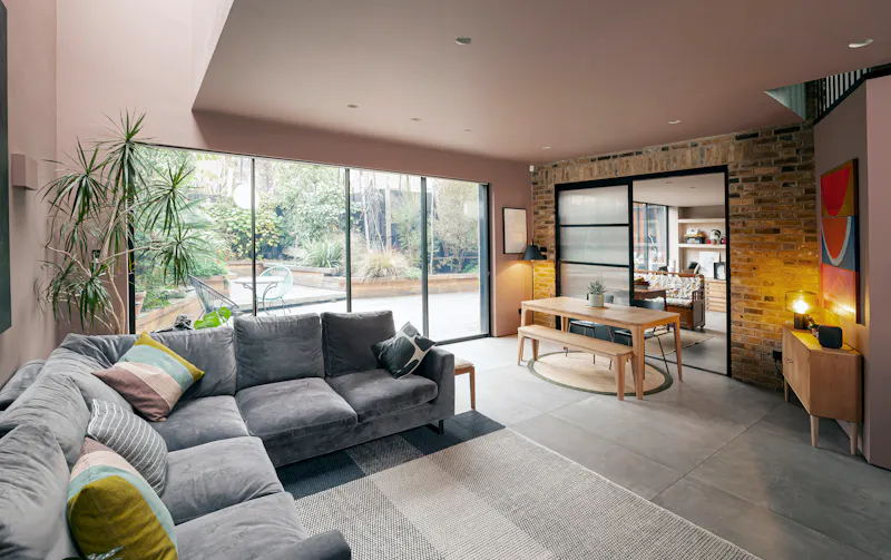 Exposed brick at Modern mews in Brockley, D2610 (photo 6)