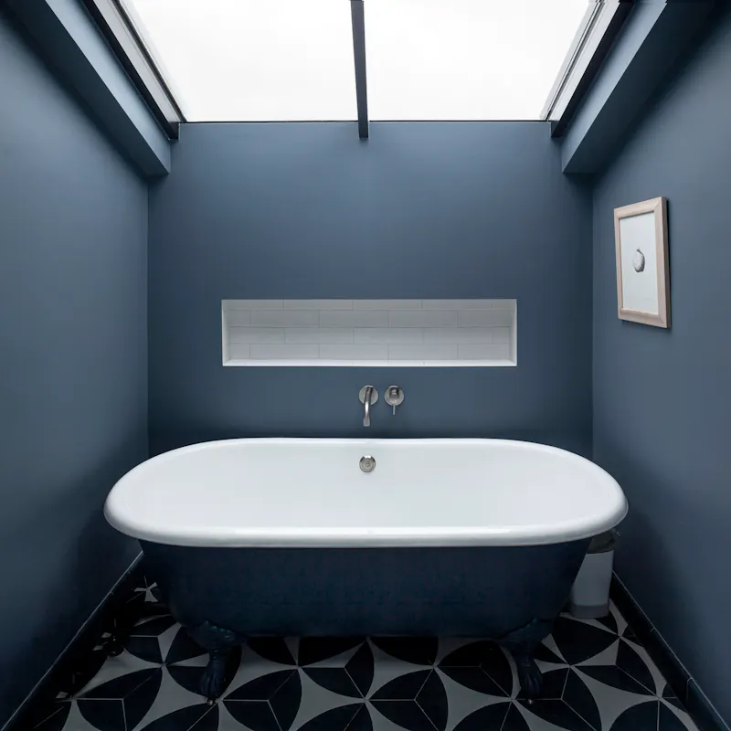 Bath - rolltop at Modern mews in Brockley, D2610 (photo 25)