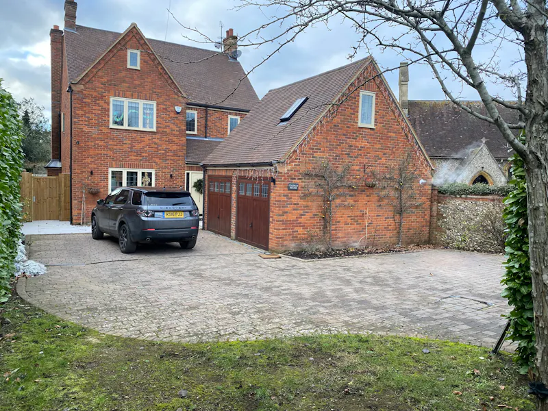 Garage at Idyllic High Wycombe Home, D2670 (photo 30)