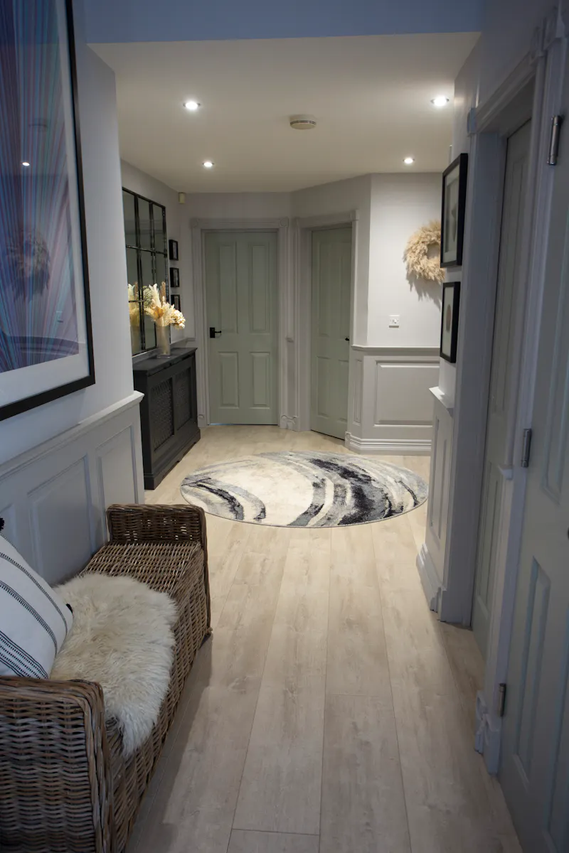 Entrance hall at Idyllic High Wycombe Home, D2670 (photo 2)