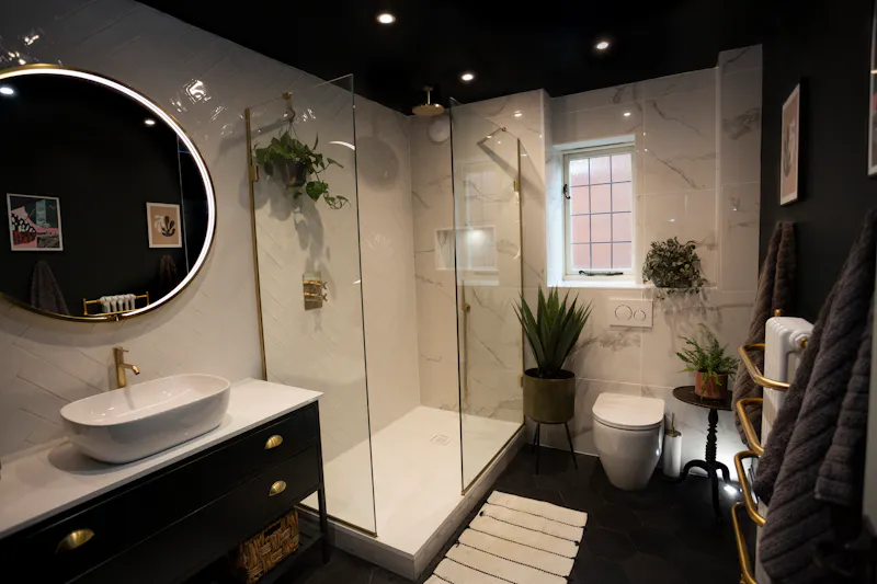 Bathroom at Idyllic High Wycombe Home, D2670 (photo 23)