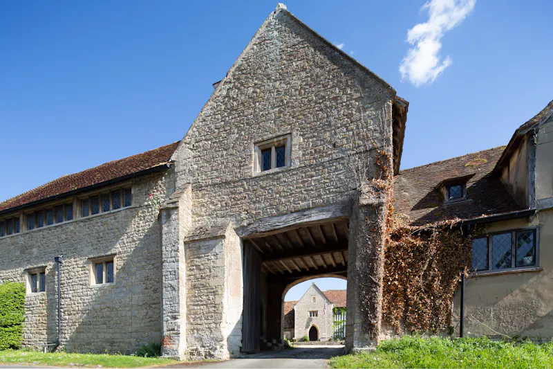 Stable / Outbuildings at Striking Manor in Long Crendon, M352 (photo 24)