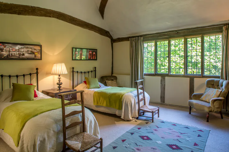 Bedroom at Striking Manor in Long Crendon, M352 (photo 10)