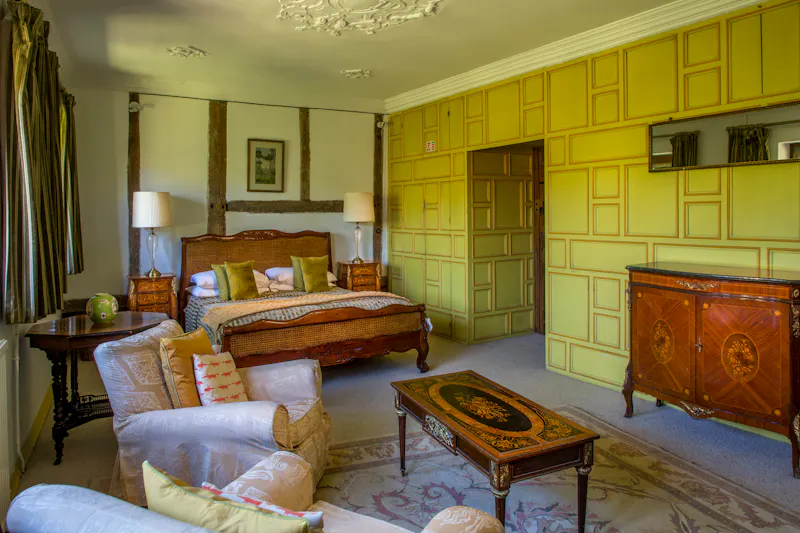 Bedroom at Striking Manor in Long Crendon, M352 (photo 8)