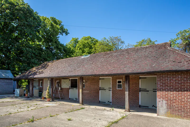 Stable / Outbuildings at Striking Manor in Long Crendon, M352 (photo 28)