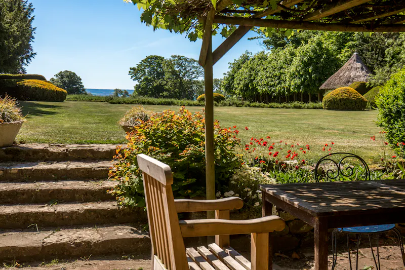 Garden at Striking Manor in Long Crendon, M352 (photo 35)