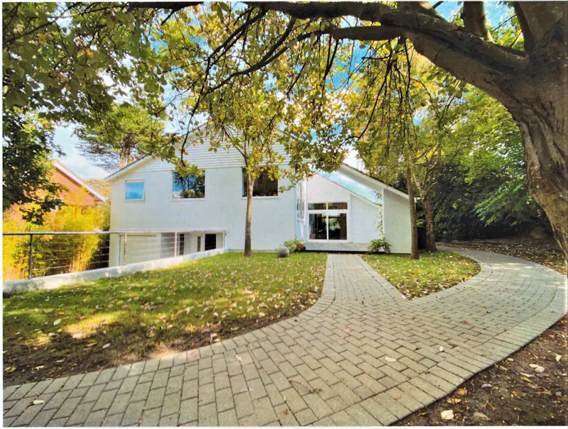 Retro Eastbourne Home, D2655 (photo 1)