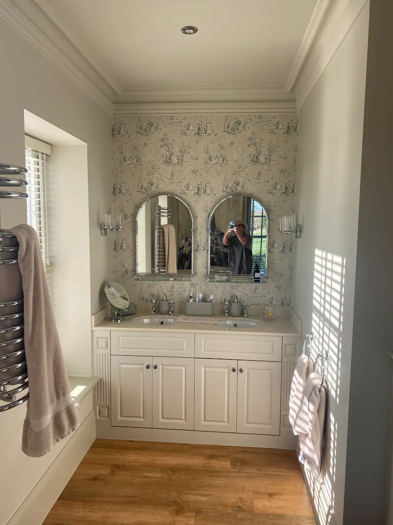 Bathroom at Georgian rectory in Ditcheat, A1566 (photo 41)