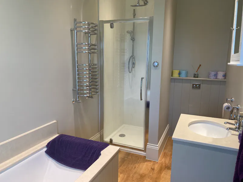 Shower at Georgian rectory in Ditcheat, A1566 (photo 37)