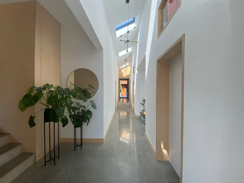 Concrete at Hockley Modern Home, K470 (photo 2)