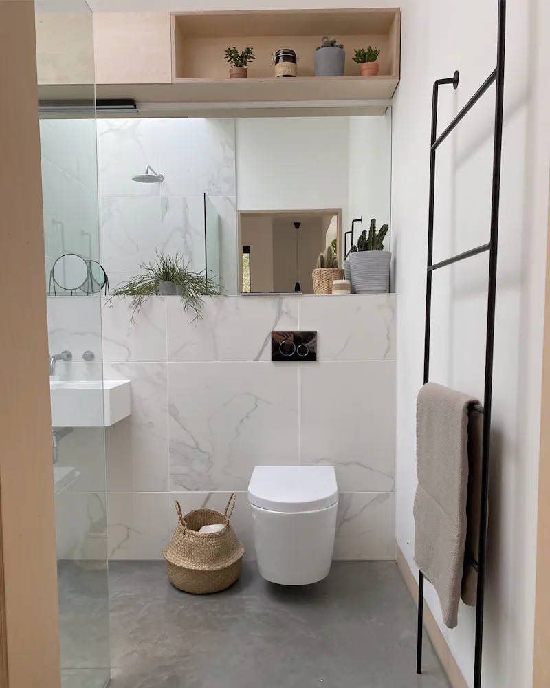 Bathroom at Hockley Modern Home, K470 (photo 13)