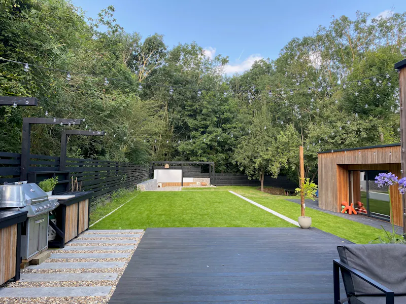 Garden at Hockley Modern Home, K470 (photo 17)