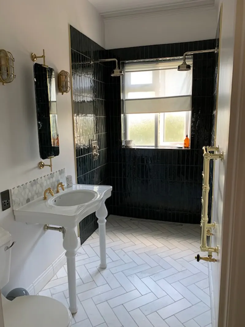 Bathroom at Exmouth river home, B2002 (photo 11)