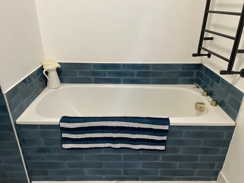 Bath at East Dulwich family home, B1961 (photo 21)