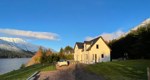Highlands Loch House , D2675